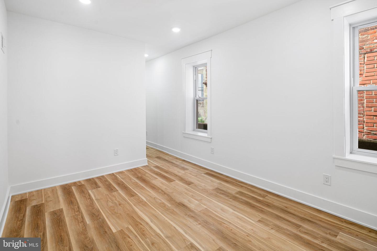 2236 Moore St Property Photo 8