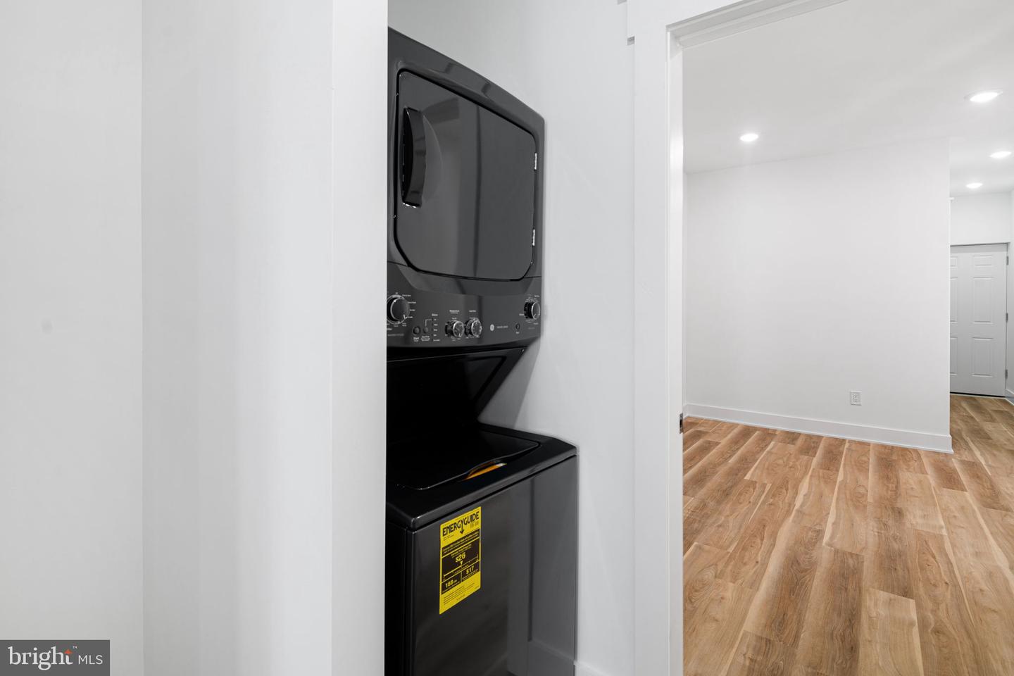 2236 Moore St Property Photo 12