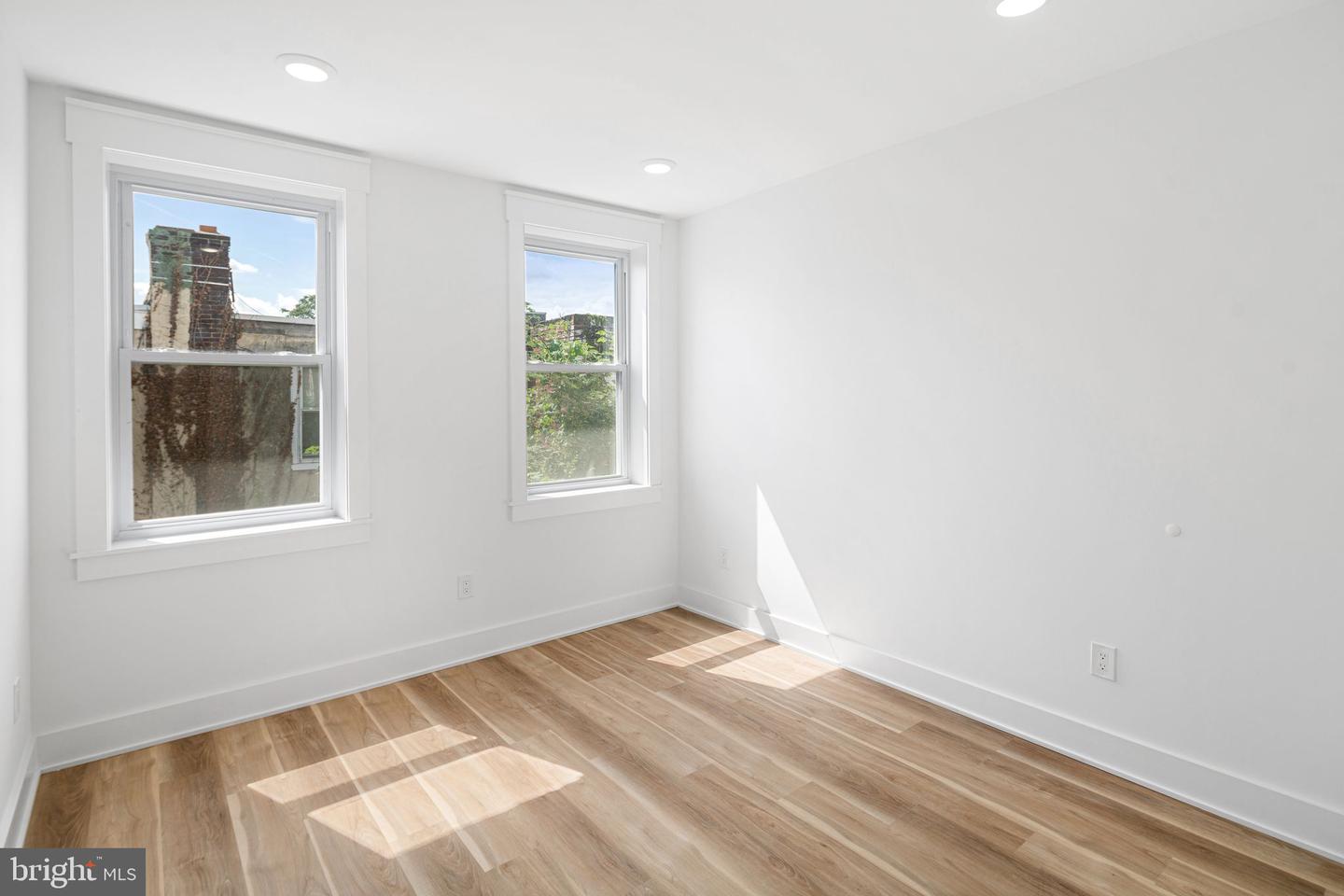 2236 Moore St Property Photo 17