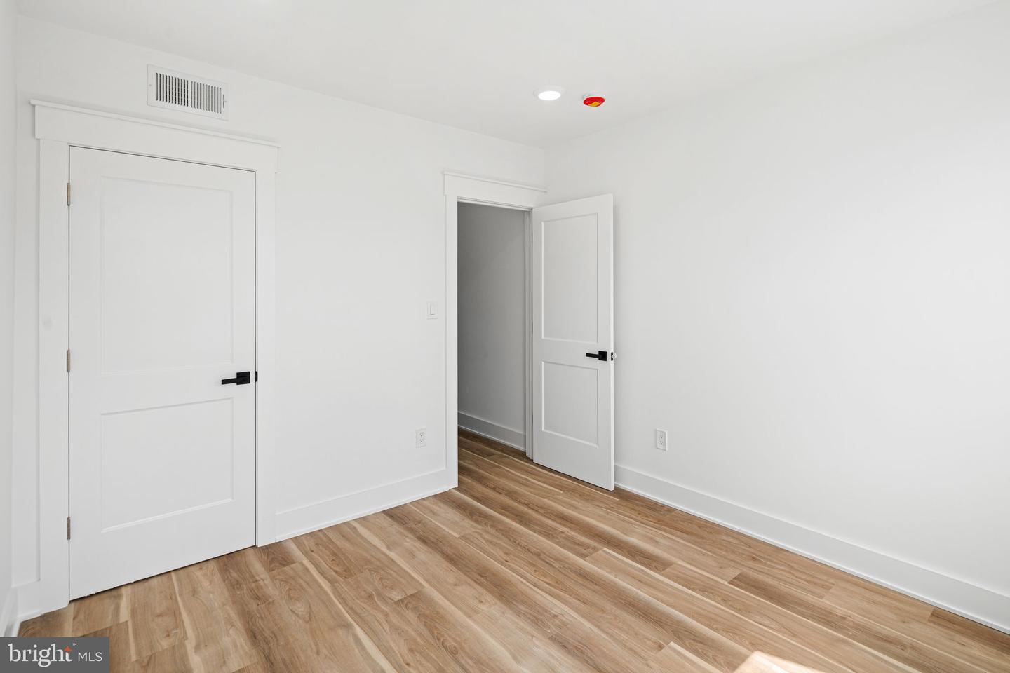 2236 Moore St Property Photo 18
