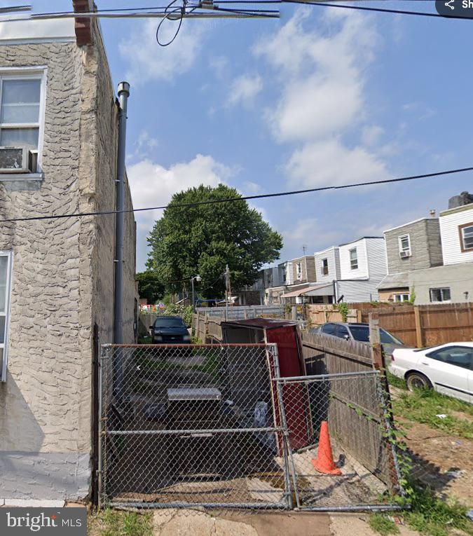 2120 E COMMISSIONER ST Property Photo 1