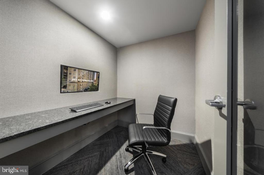 222 W Rittenhouse Sq #702 Property Photo 17
