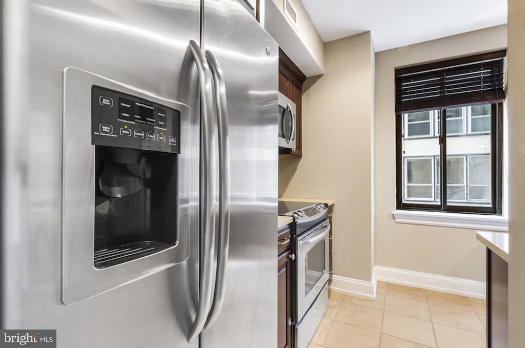 222 W Rittenhouse Sq #203 Property Photo 27