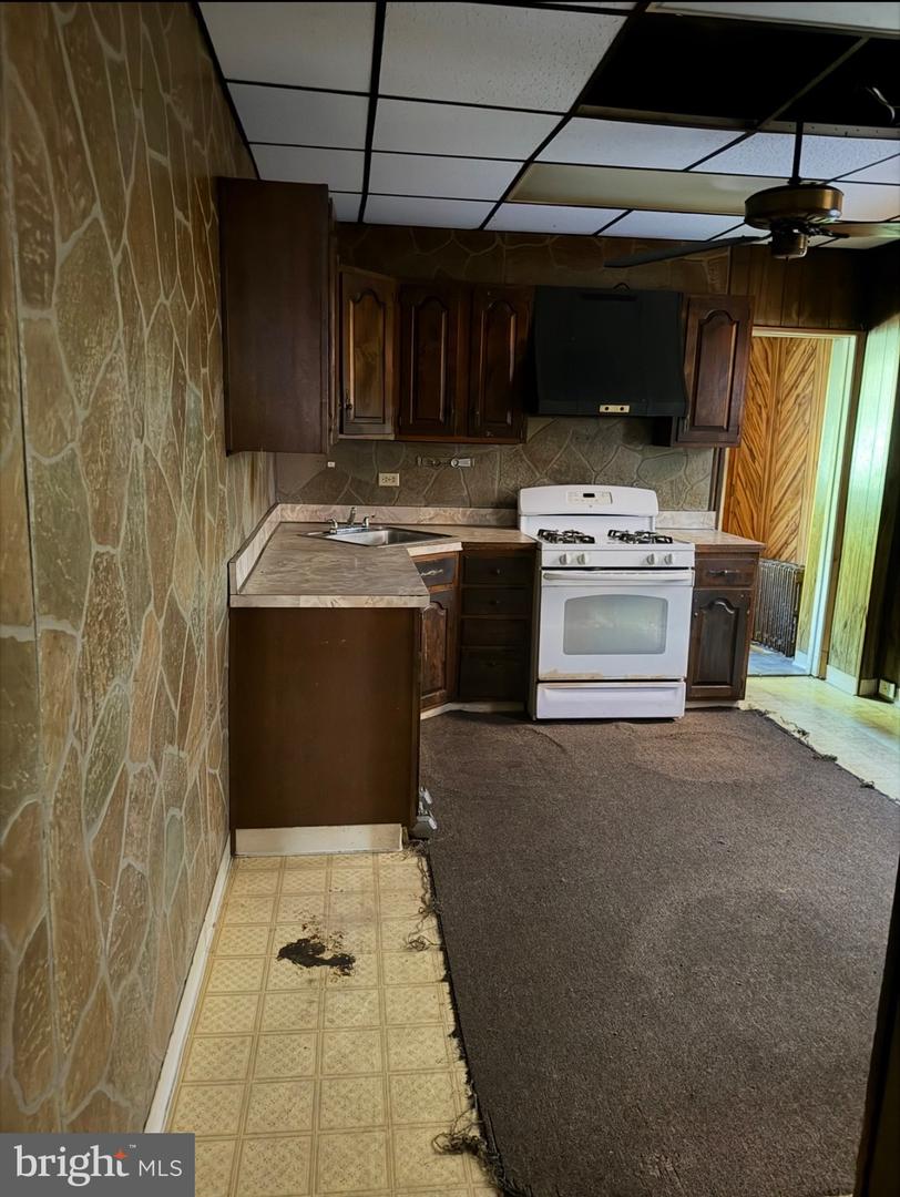 2011 E CAMBRIA ST Property Photo 1
