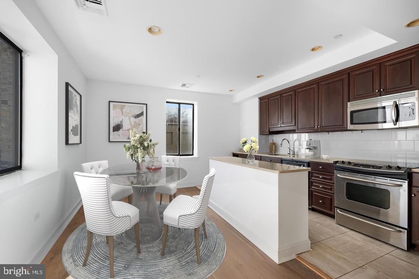 222 W Rittenhouse Sq #1001 Property Photo 4