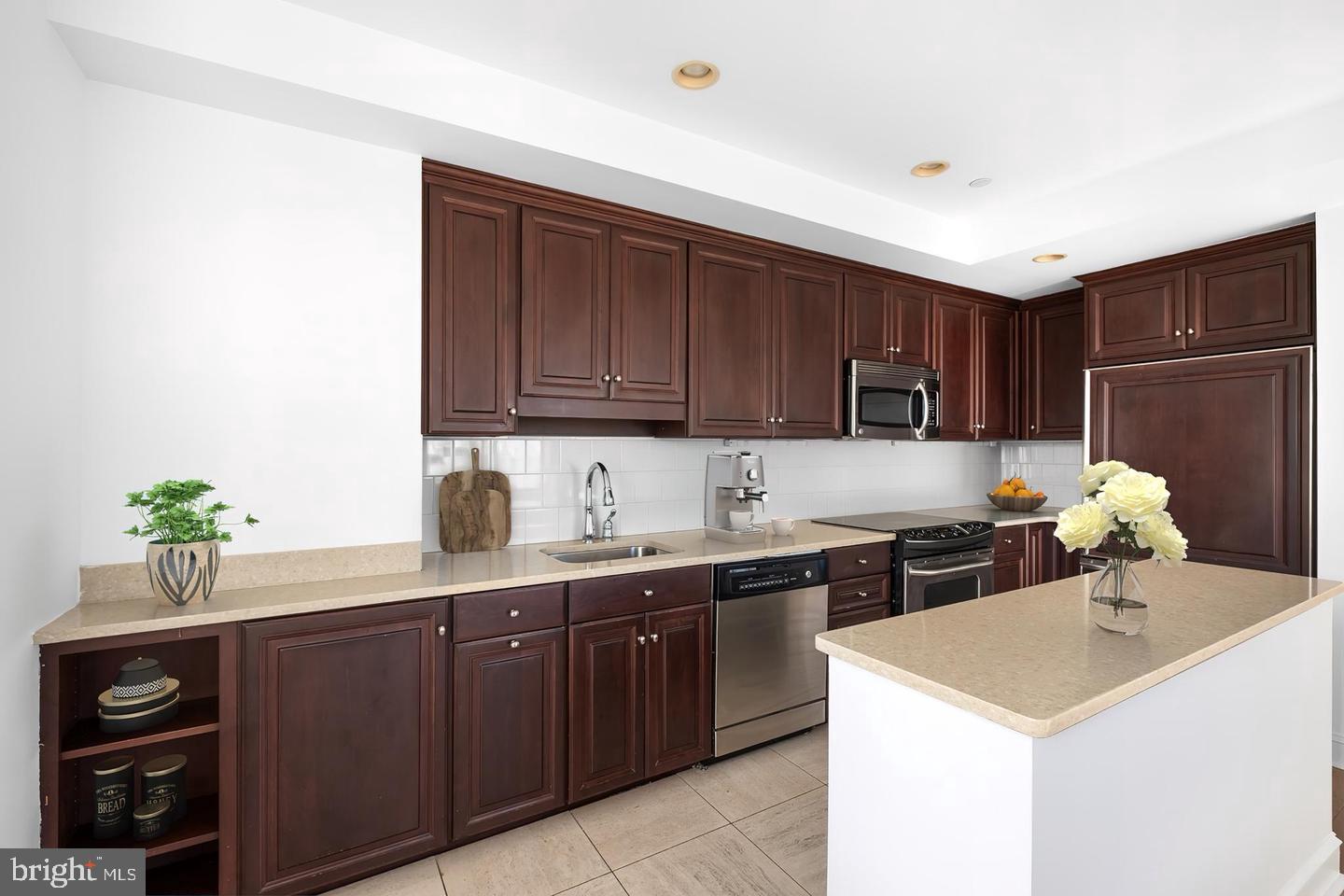 222 W Rittenhouse Sq #1001 Property Photo 5