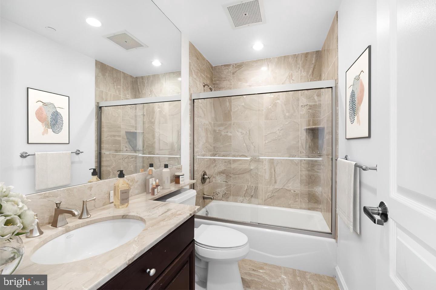 222 W Rittenhouse Sq #1001 Property Photo 9