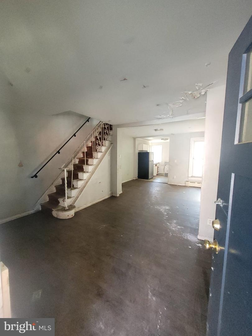 2250 E Monmouth St Property Photo 2