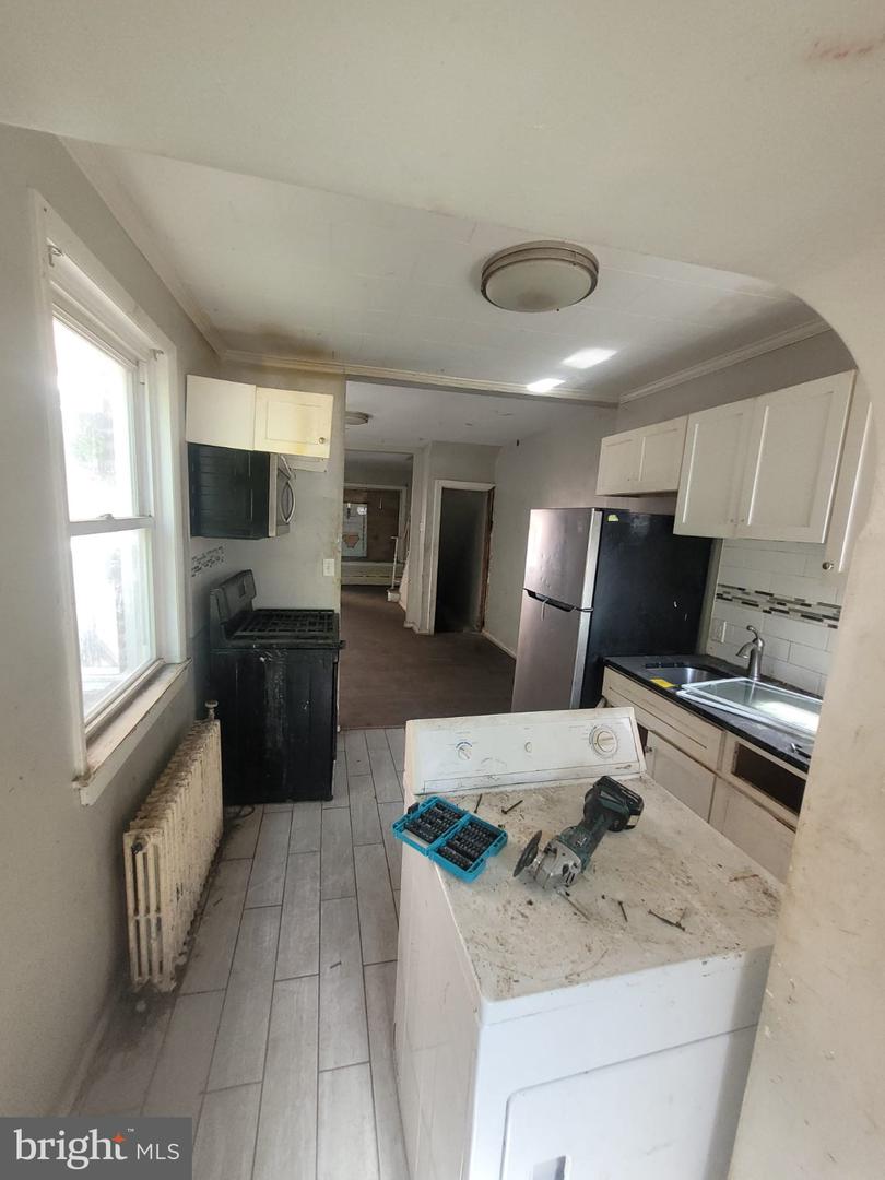 2250 E Monmouth St Property Photo 3