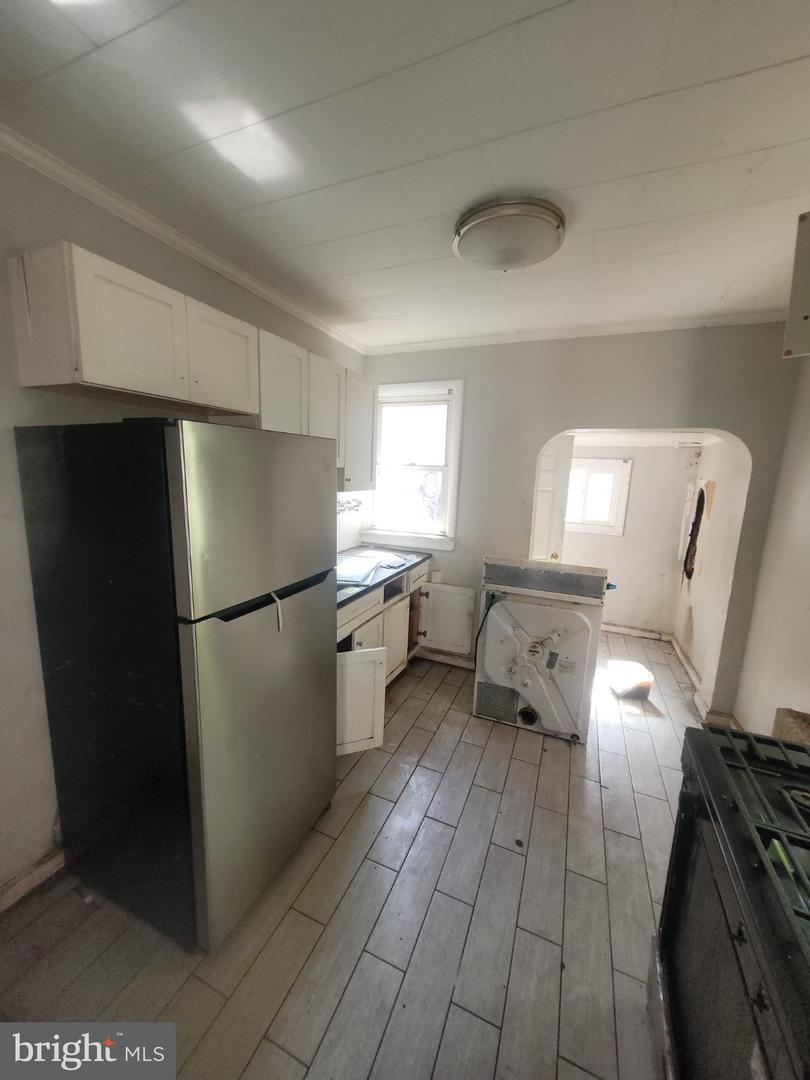 2250 E Monmouth St Property Photo 5