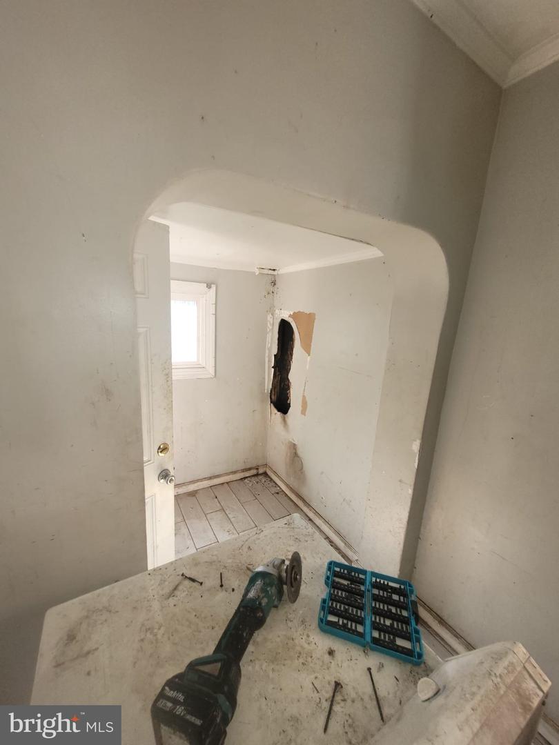 2250 E Monmouth St Property Photo 6