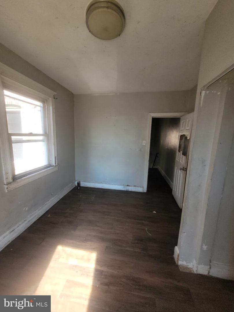 2250 E Monmouth St Property Photo 12