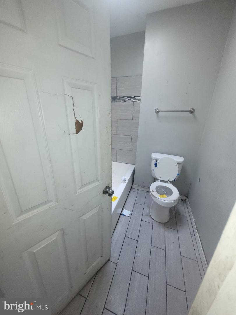 2250 E Monmouth St Property Photo 13