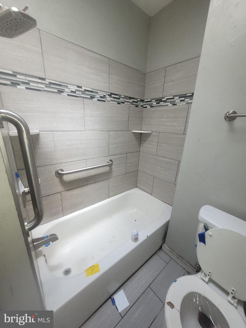 2250 E Monmouth St Property Photo 14