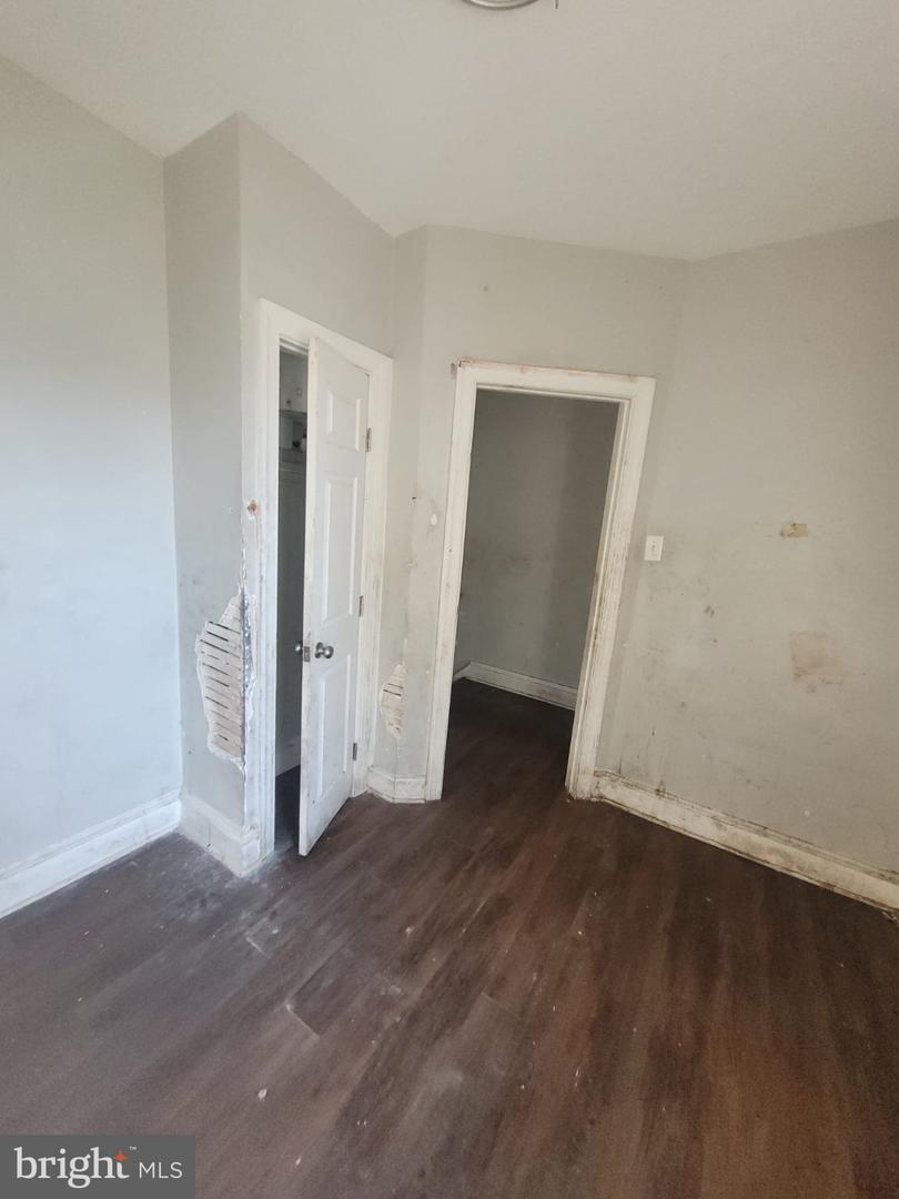 2250 E Monmouth St Property Photo 16