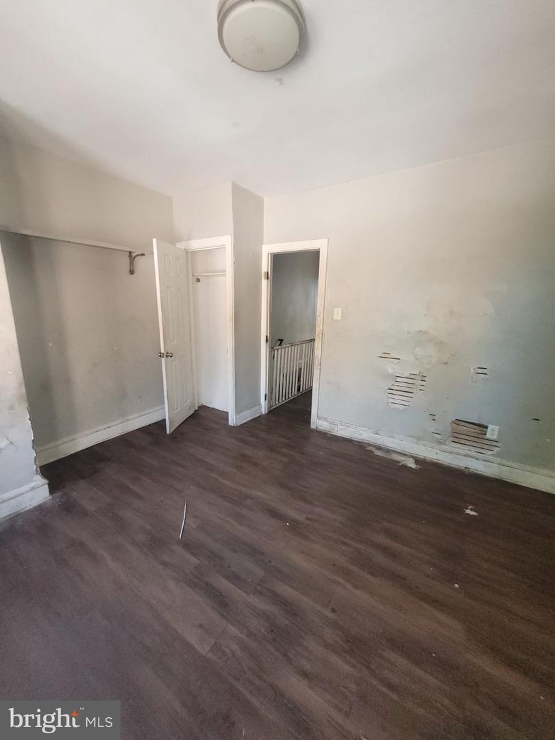 2250 E Monmouth St Property Photo 17