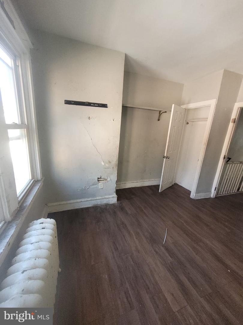 2250 E Monmouth St Property Photo 18