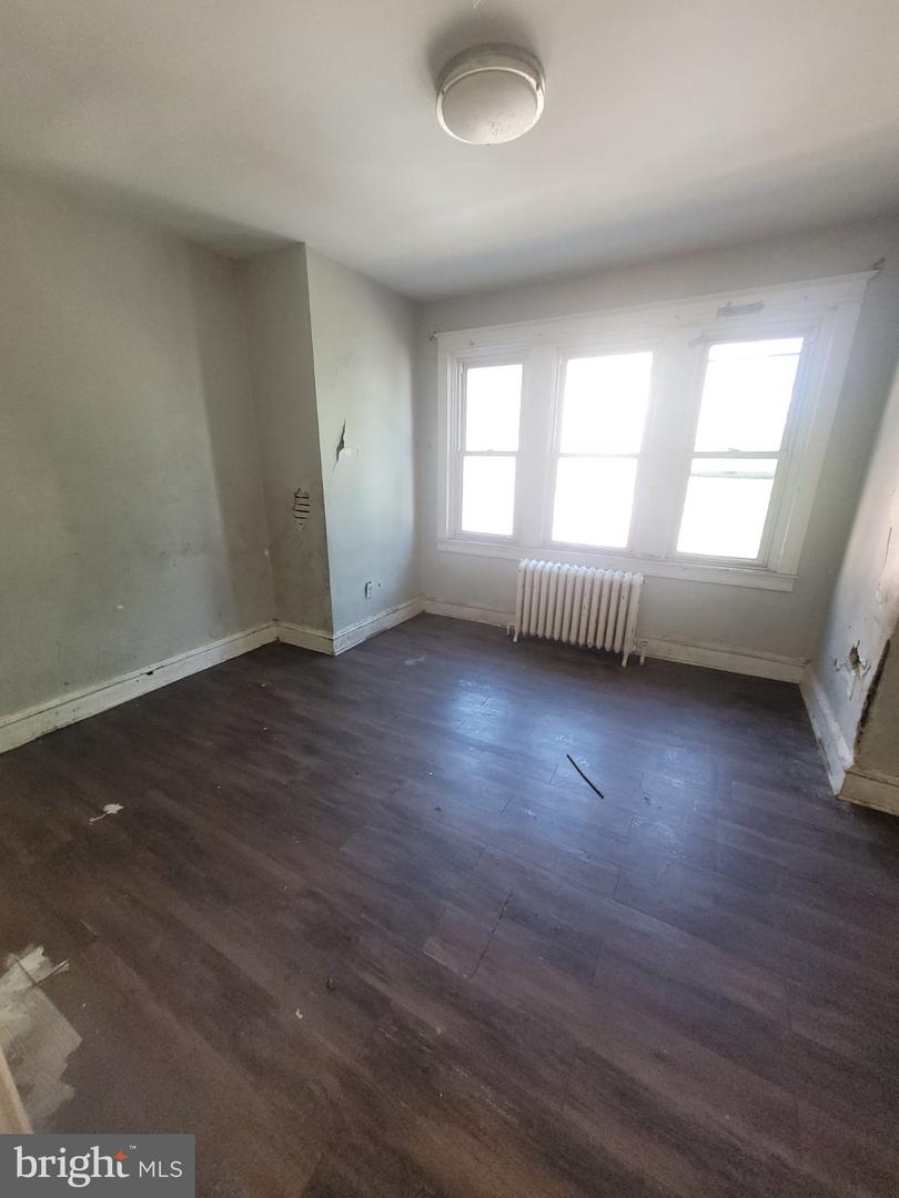 2250 E Monmouth St Property Photo 19