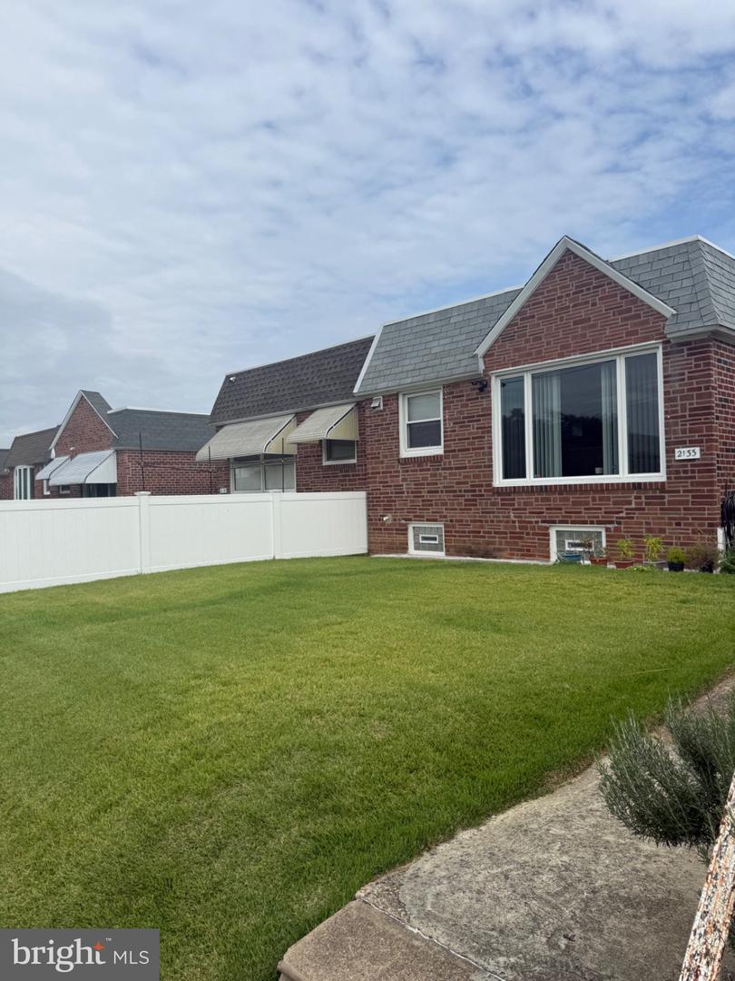 2133 FAUNCE ST Property Photo 1