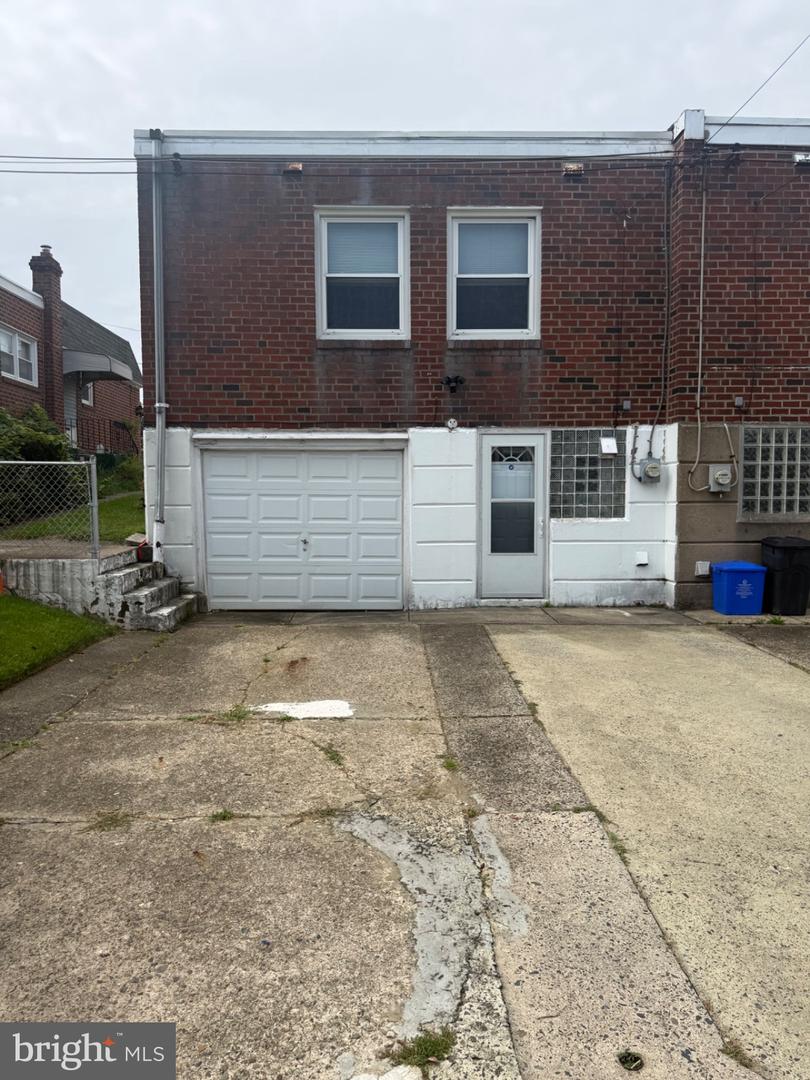 2133 Faunce St Property Photo 6