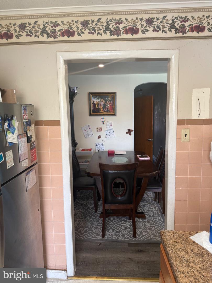 2133 Faunce St Property Photo 8
