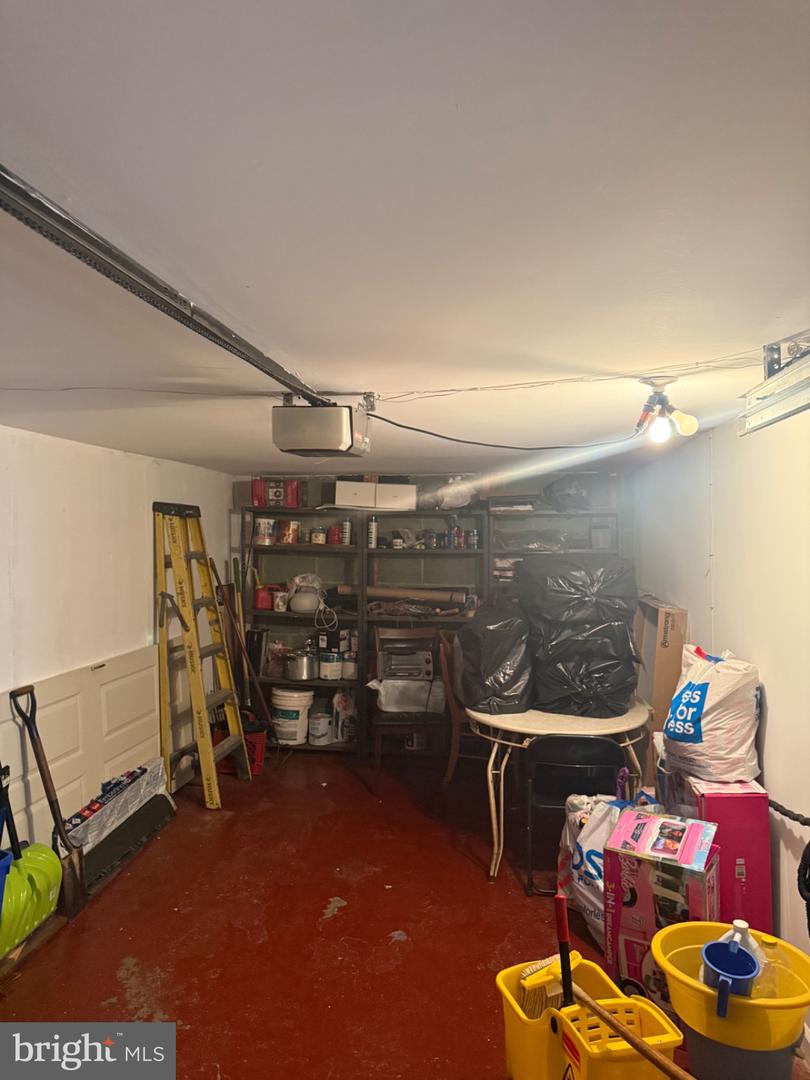2133 Faunce St Property Photo 23