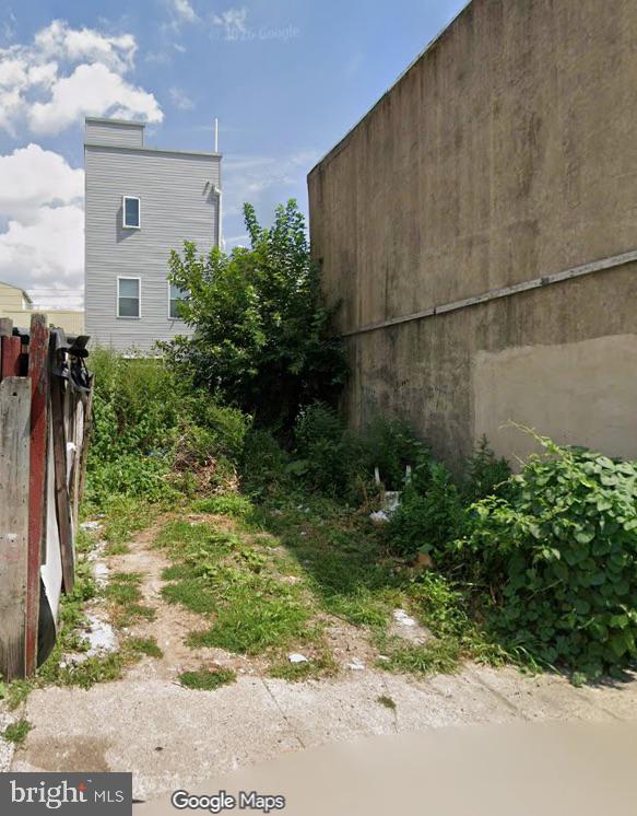 2407 N WATERLOO ST Property Photo 1
