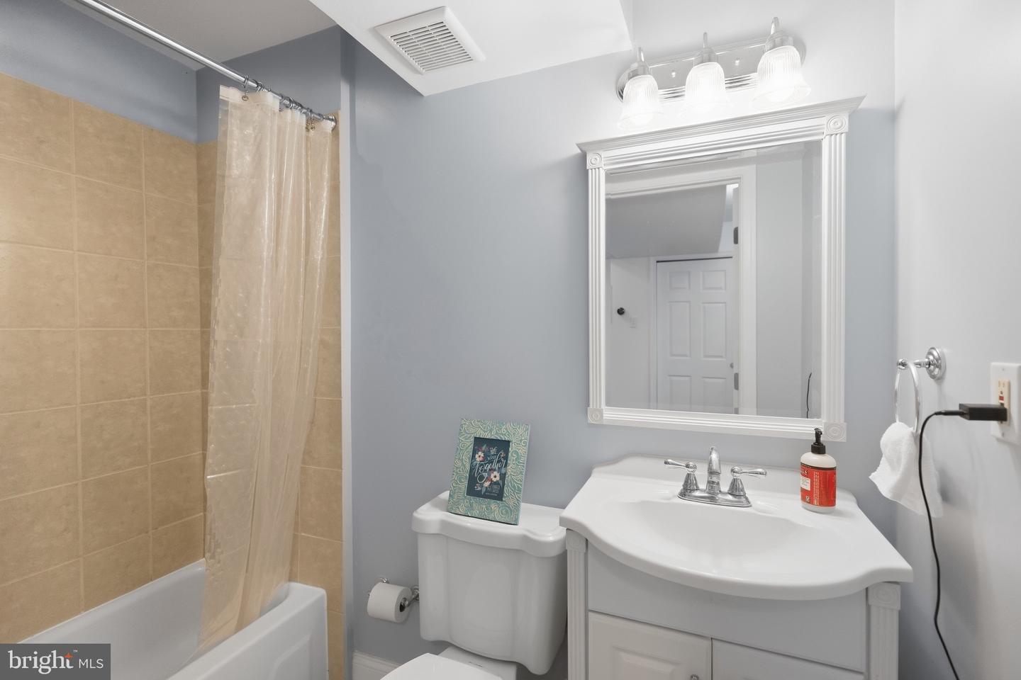 1219 N Randolph St #3f Property Photo 8
