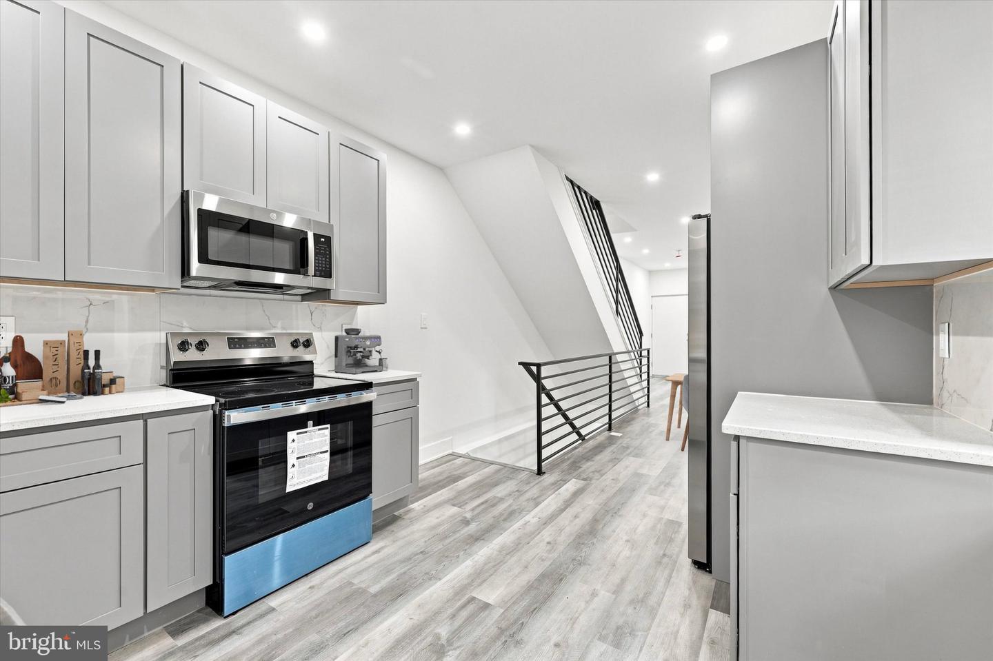 1530 Catharine St Property Photo 8