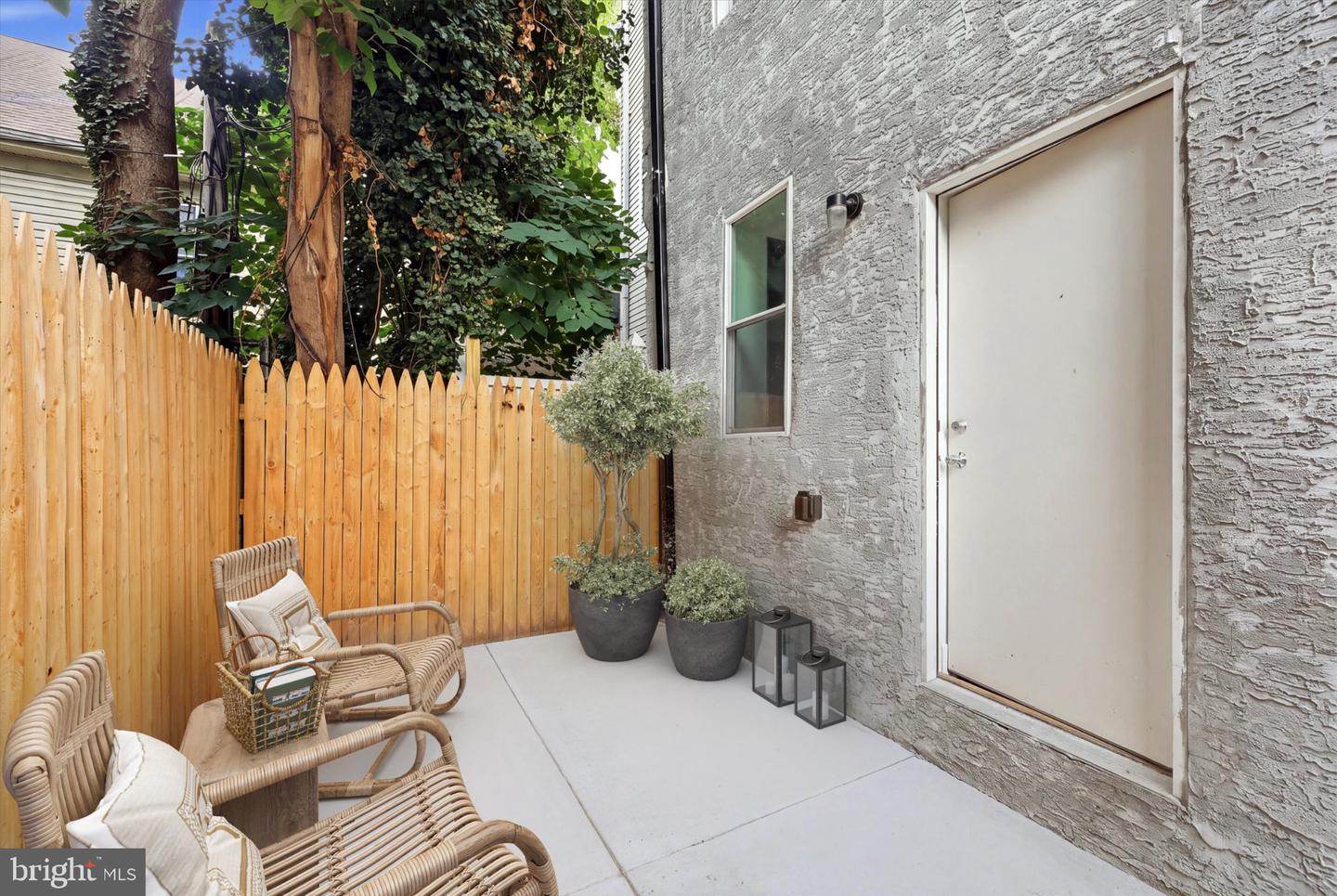 1530 Catharine St Property Photo 15