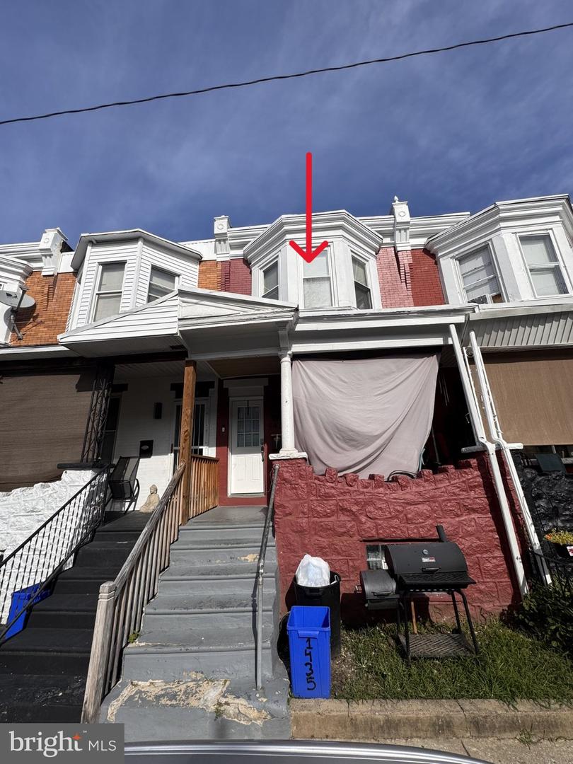 1435 N Hobart St Property Photo 1