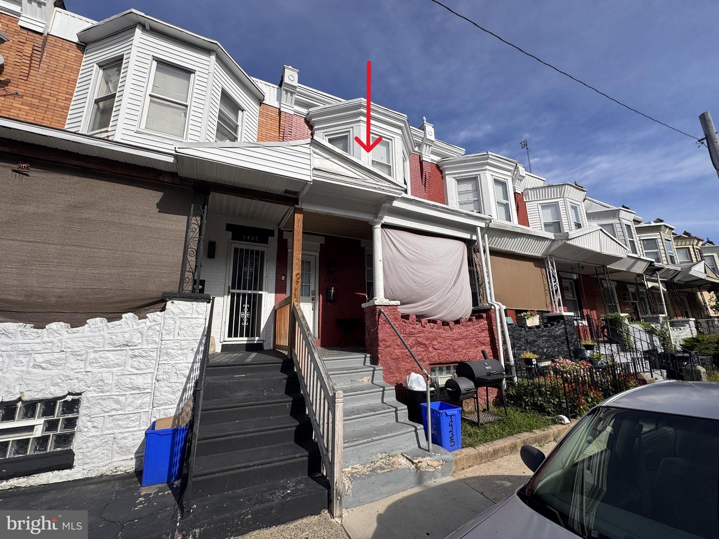 1435 N Hobart St Property Photo 2