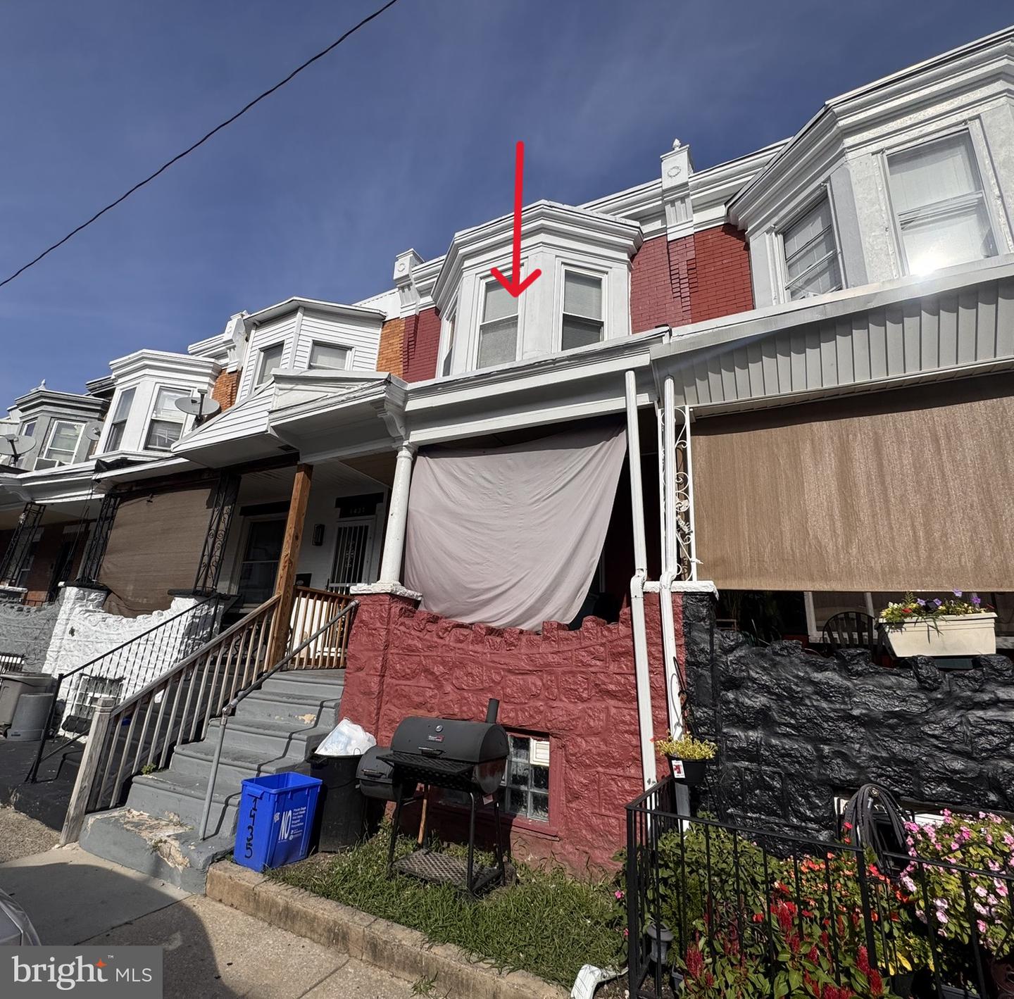 1435 N Hobart St Property Photo 4