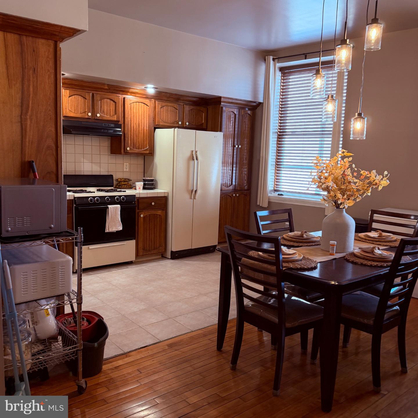 1642-44-44 Ridge Ave Property Photo 3