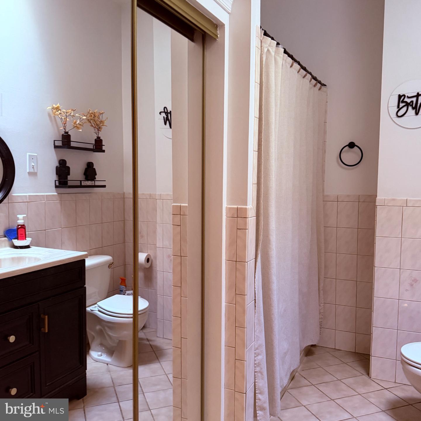 1642-44-44 Ridge Ave Property Photo 6