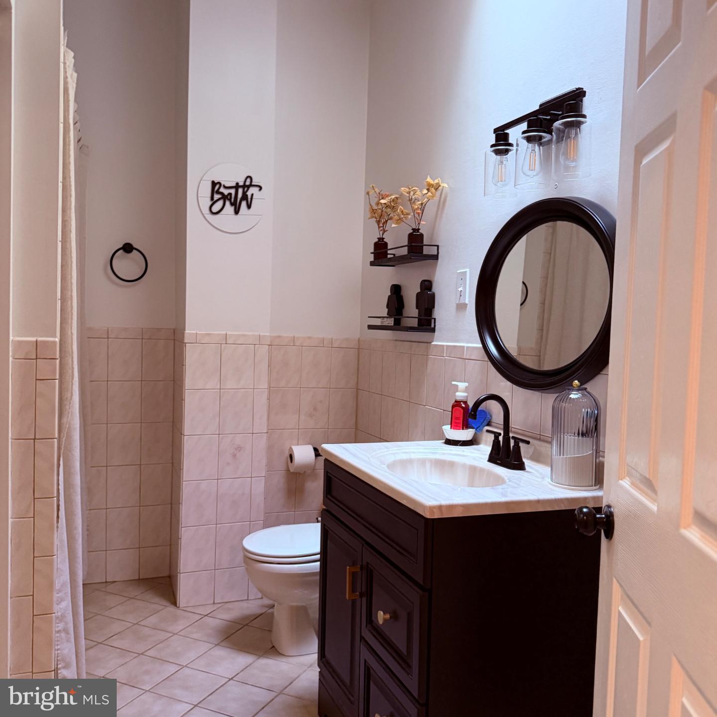 1642-44-44 Ridge Ave Property Photo 7