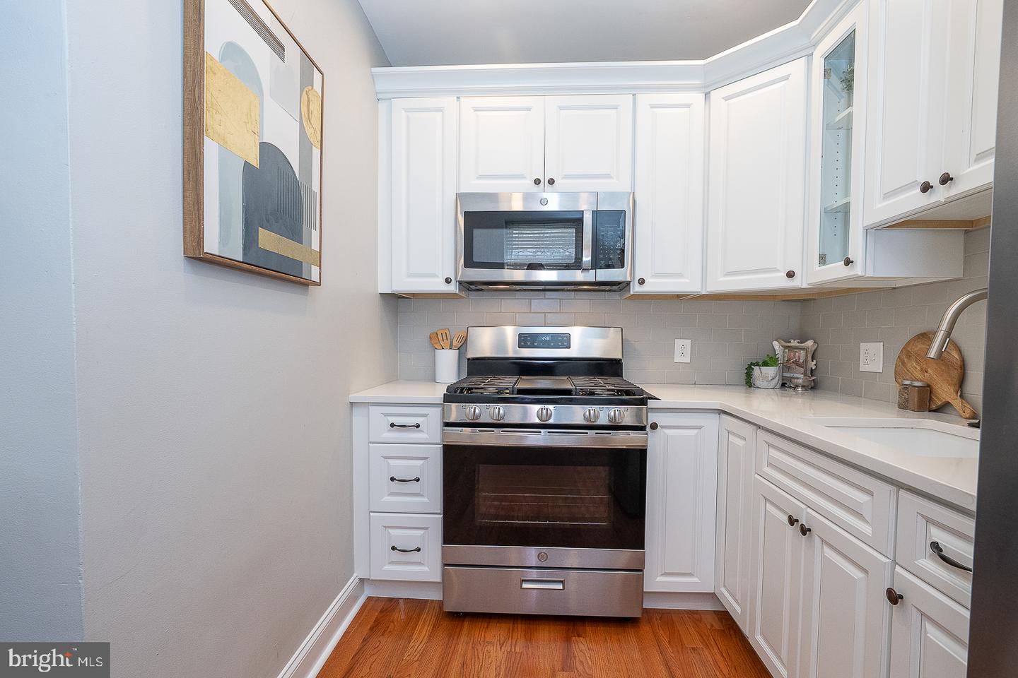 1608 Bainbridge St Property Photo 9