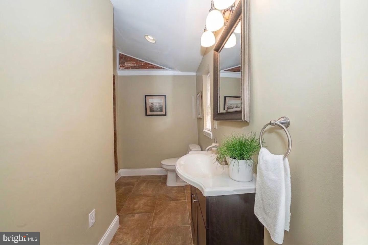 1608 Bainbridge St Property Photo 22