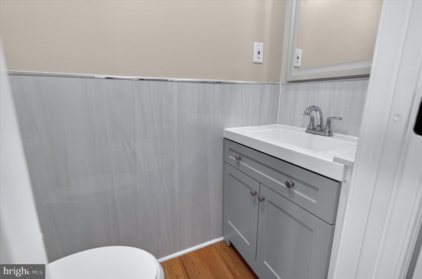 1432 N Leithgow St Property Photo 11
