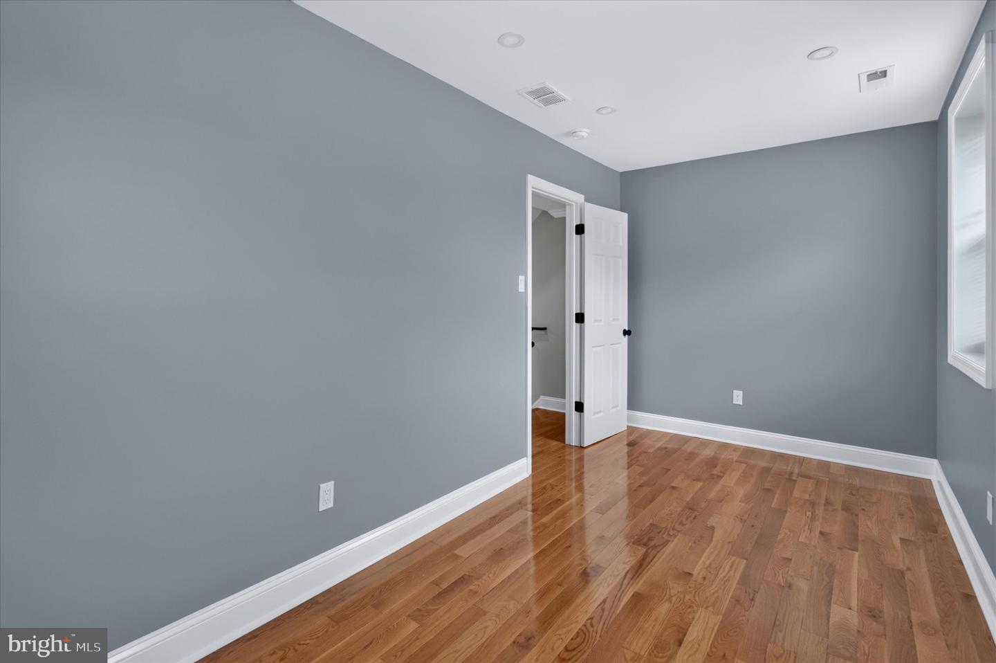 1432 N Leithgow St Property Photo 21