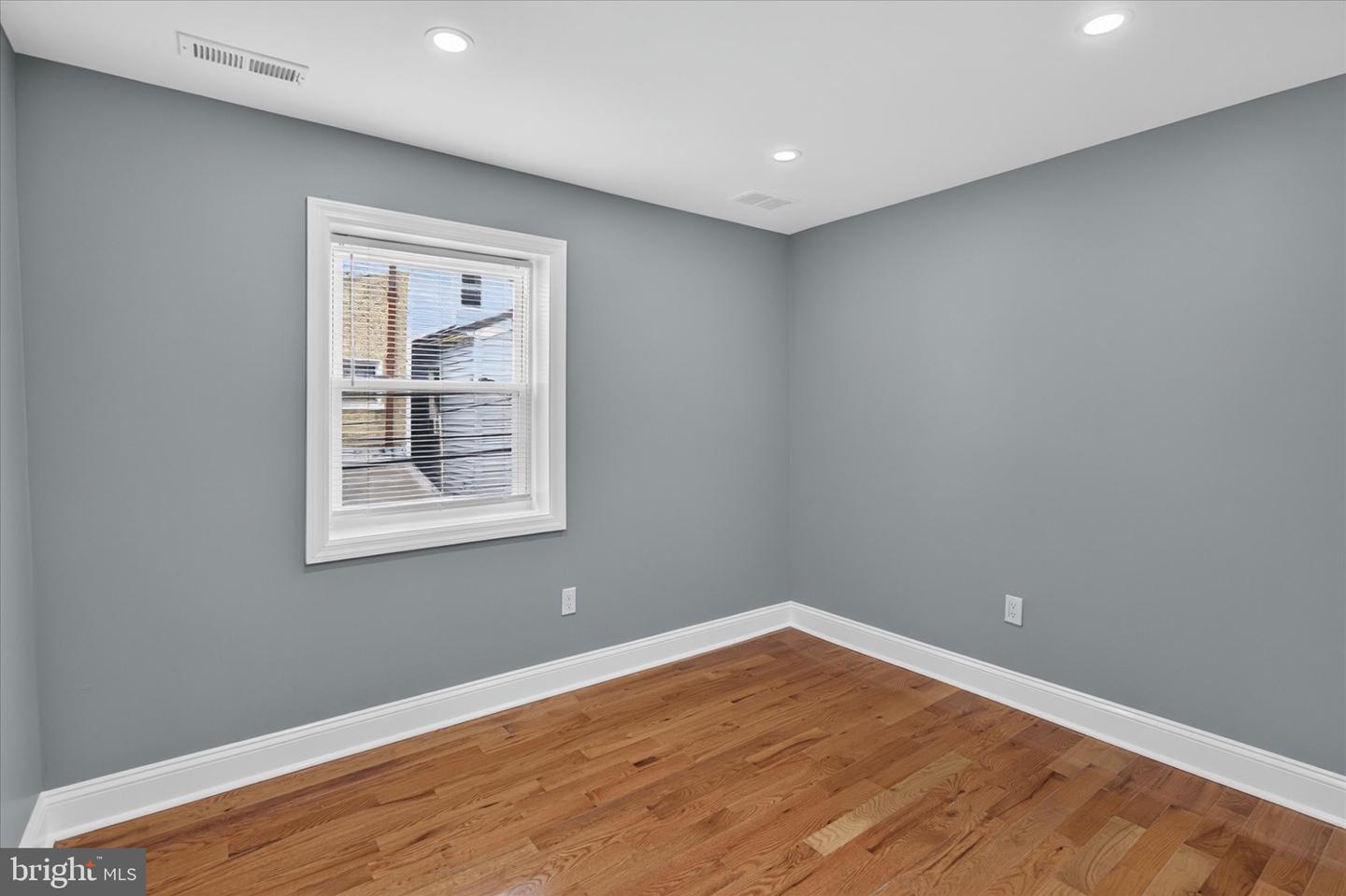 1432 N Leithgow St Property Photo 22