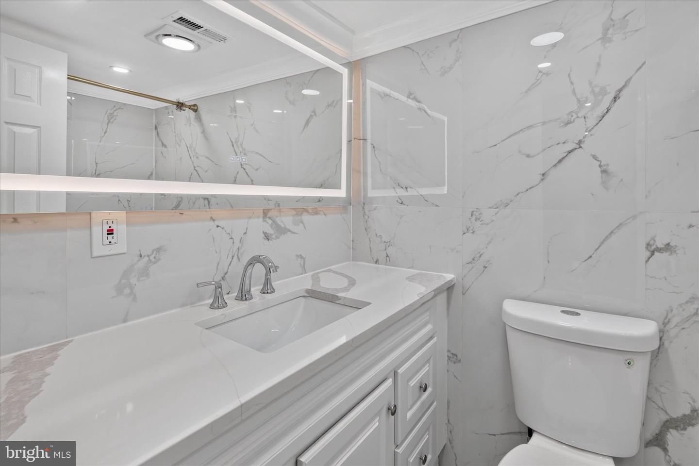 1432 N Leithgow St Property Photo 32