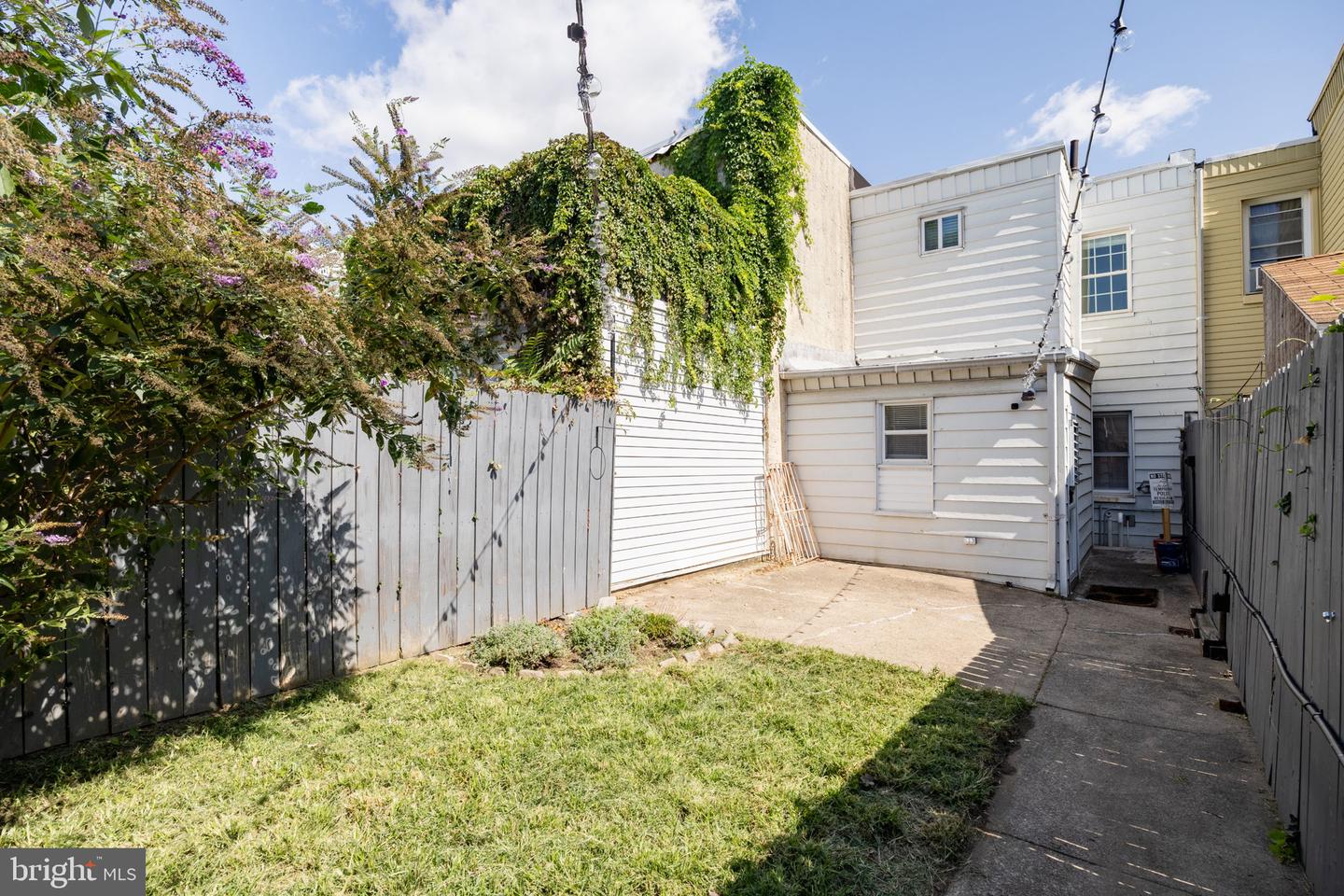2324 E Hagert St Property Photo 29