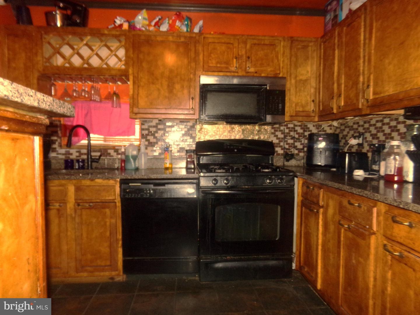 5454 Tackawanna St Property Photo 15