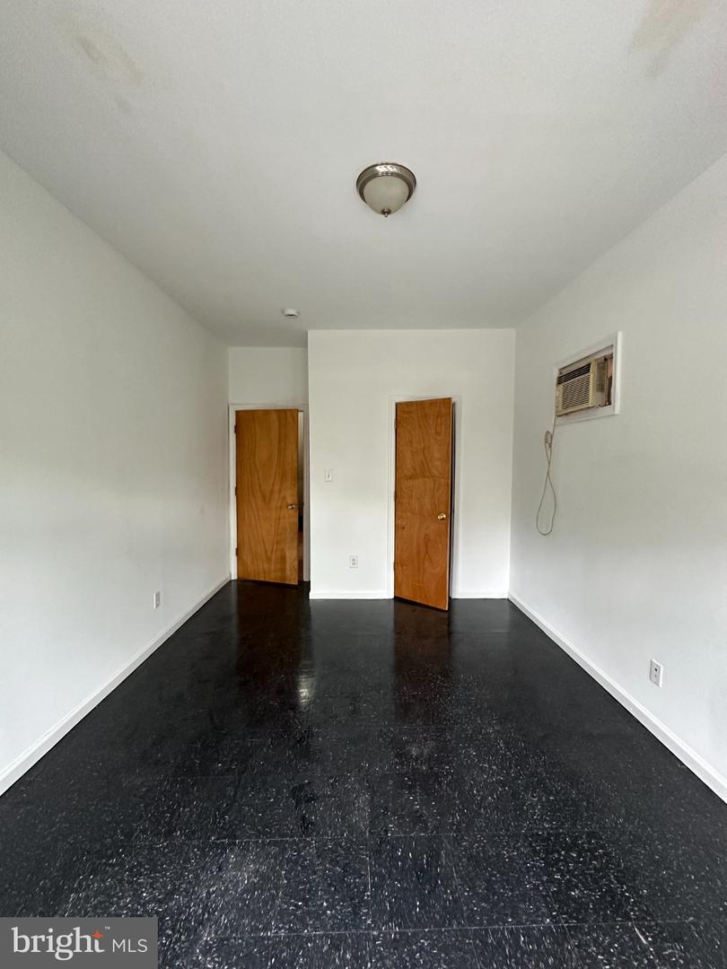 2430 N 30th St #2nd Floor Property Photo 4
