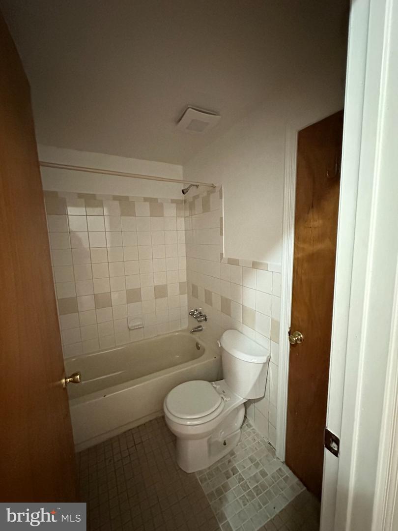 2430 N 30th St #2nd Floor Property Photo 5