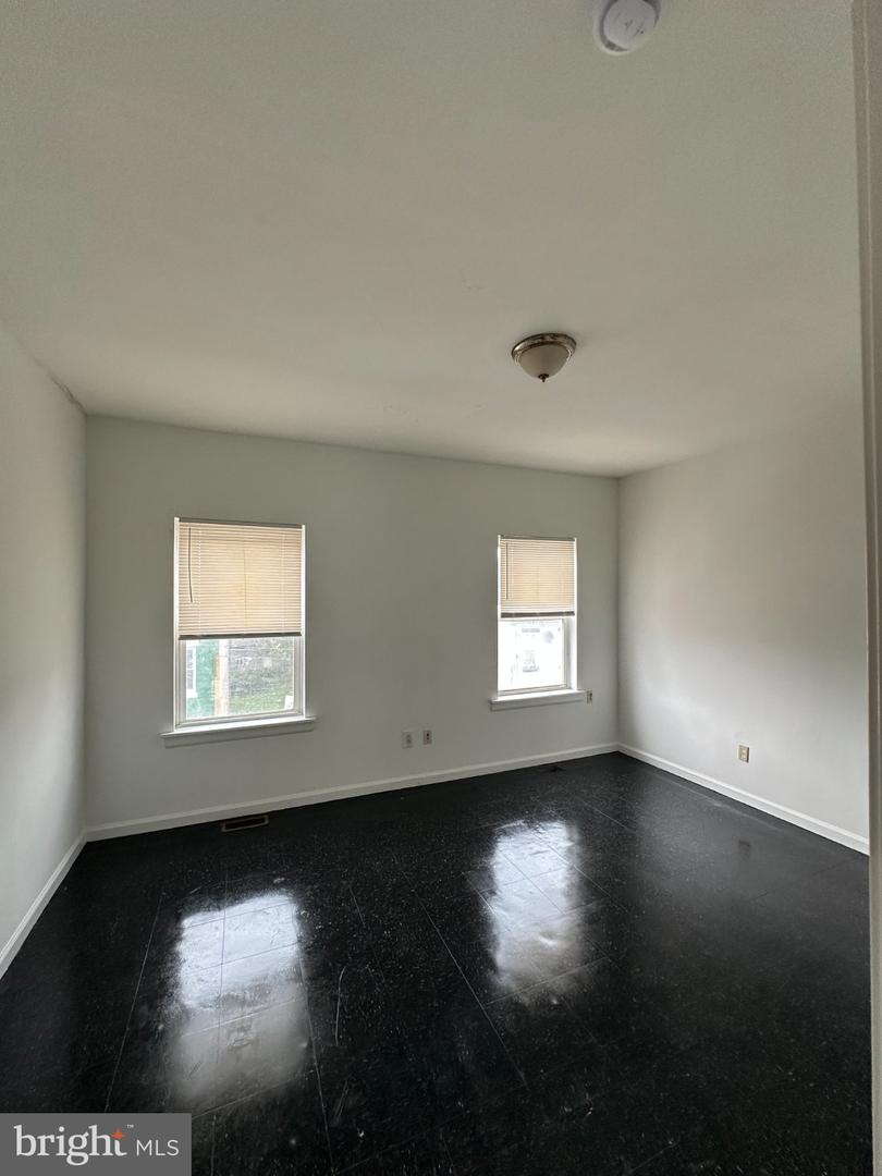 2430 N 30th St #2nd Floor Property Photo 12