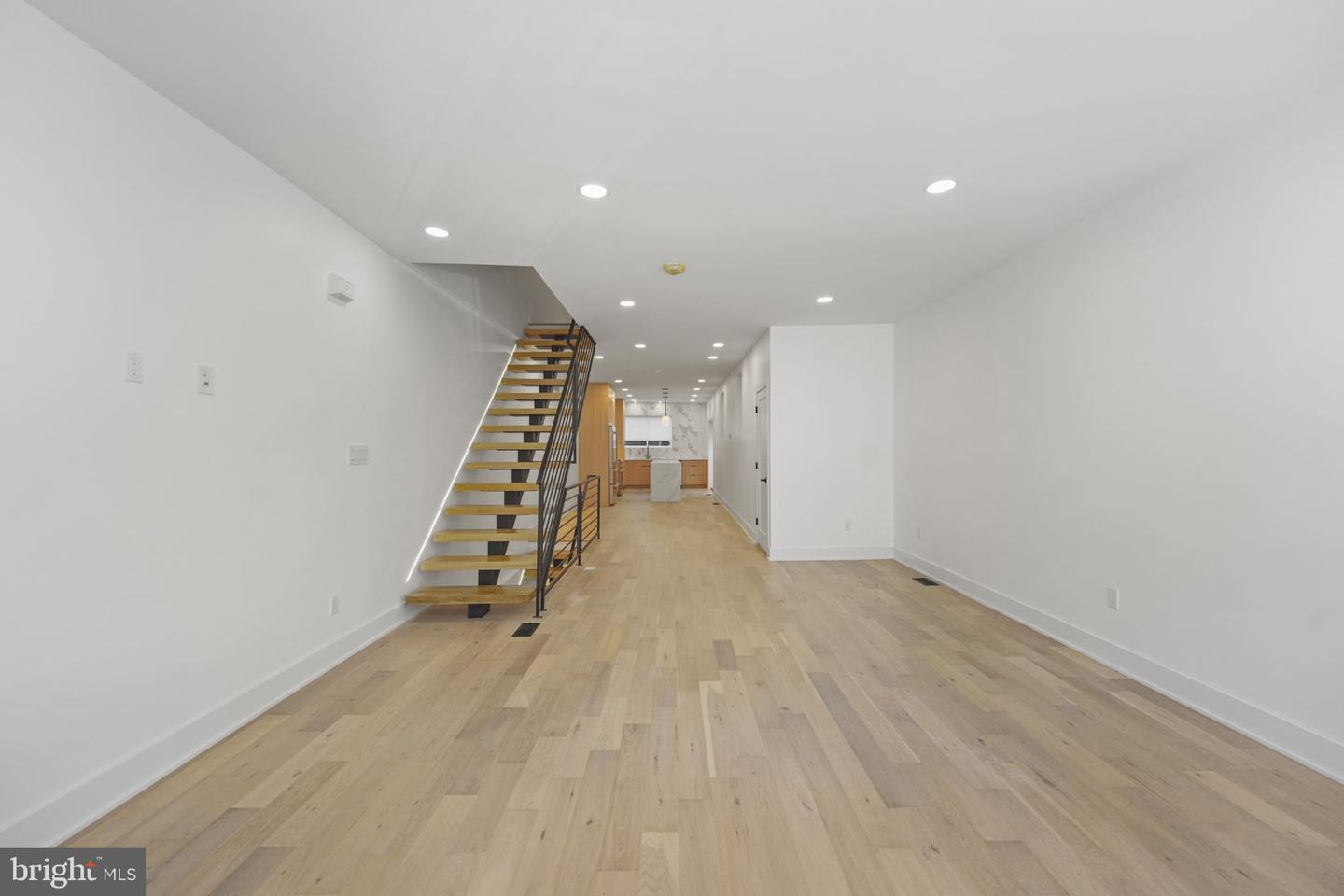 1027 Christian St Property Photo 6