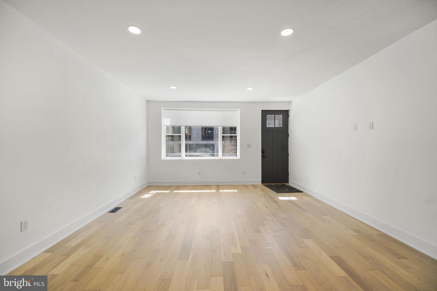 1027 Christian St Property Photo 8