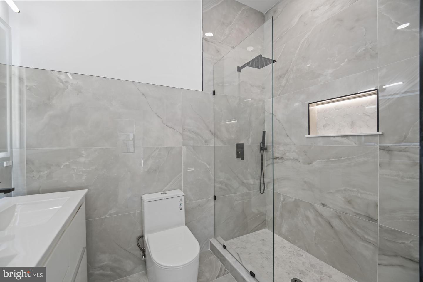 1027 Christian St Property Photo 24